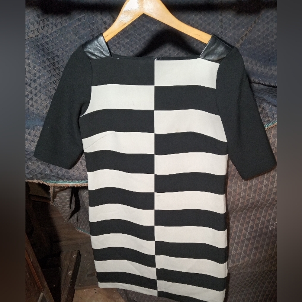 Milly Black Ivory Shifted Stripe S/S Sheath Dress 4 Leather Trim